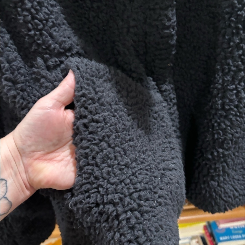 Thread and Supply fuzzy black Sherpa full zip - Picture 2 of 6